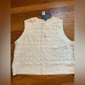 Universal Thread Cream Sleeveless Sweater
